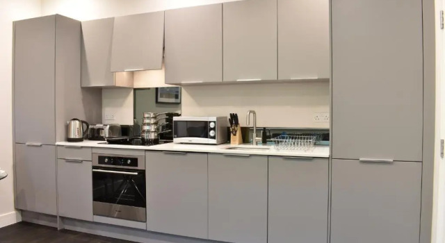 Апартаменты Watford Apartments Century House Self Contained Units