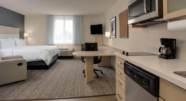 Двухместный люкс Candlewood Suites Miami Intl Airport - 36th St by IHG