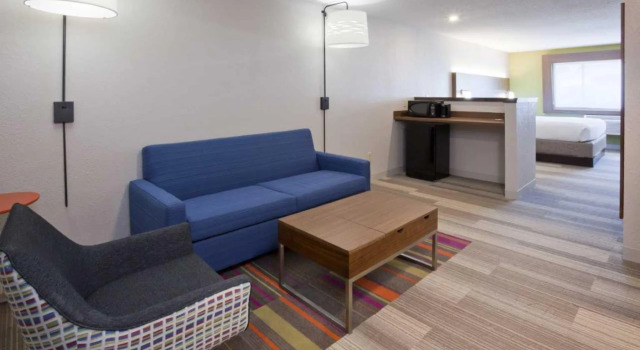 Двухместный люкс Holiday Inn Express & Suites Minneapolis - West End by IHG