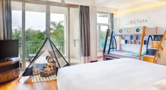 Номер Swiss Signature с двухъярусной кроватью для детей Swissôtel & Spa Sanya Yalong Bay