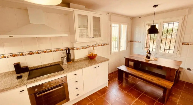 Вилла Newly renovated, Spacious, Bright Villa 5 minutes to the Beach