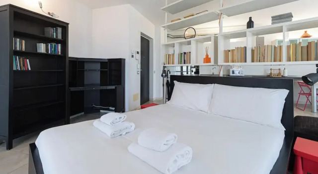 Italianway - Segesta 3, Prenota Hotel Milano Lombardia, vicino a Stazione Metro QT8