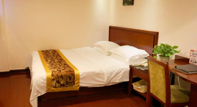 Guiyang Baolejia Hotel, Забронировать Отель Отели Гуйян с парковкой, рядом с Modern Capital, Парковка