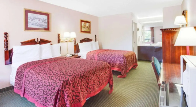 Четырёхместный номер Deluxe Days Inn by Wyndham Greenville MS