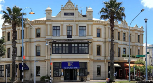Номер Standard The Esplanade Hotel
