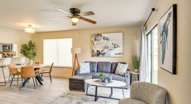 2 Mi to UF Campus: Modern Condo w/ Pool Access!, Prenota Appartamento Gainesville Florida