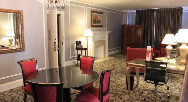 Четырёхместный люкс Millennium The Biltmore Los Angeles