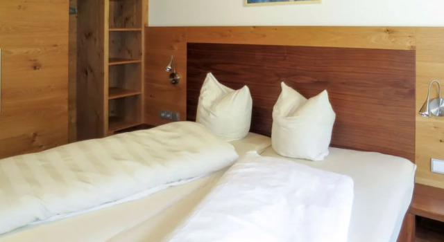 Simon (KPL270), Prenota Hotel Hotel a Tirolo con parcheggio, Parcheggio