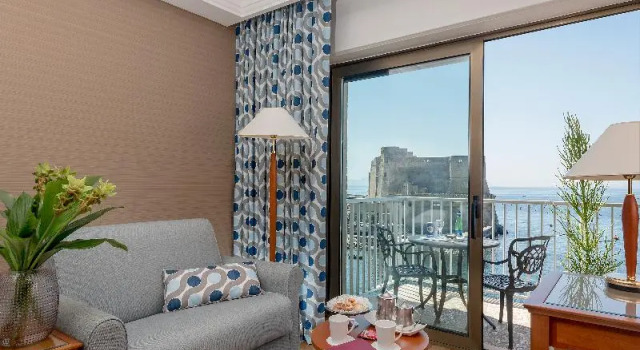Двухместный номер Deluxe с балконом и с видом на море Отель Royal Continental Hotel Naples