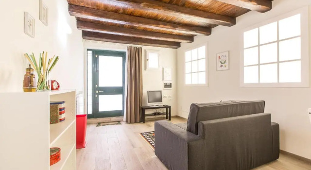 Rental In Rome Trastevere White Apartment
