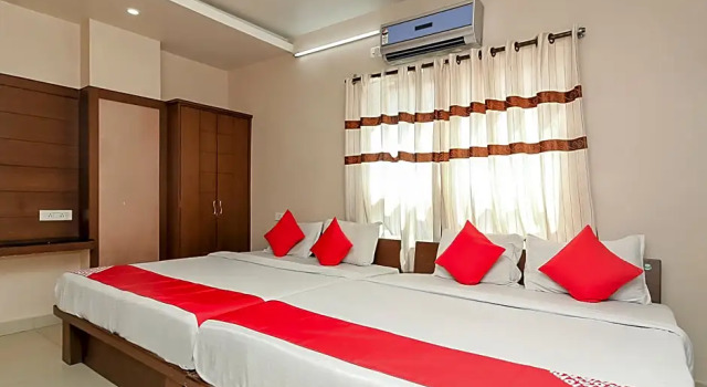 Люкс Superior OYO 740 Hotel Suravi