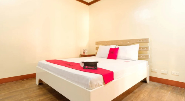 Двухместный номер Deluxe RedDoorz Plus @ Seaborne Hotel Subic Zambales