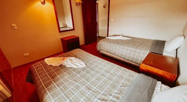 Четырёхместный номер Standard с балконом Plaza Inn Week Inn