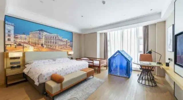 Семейный люкс Vienna International Hotel (Zigong Lantern Park Fanhua Branch)