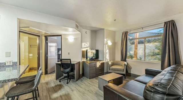 Апартаменты Superior Metro Chandler Extended Stay