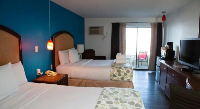 Четырёхместный номер Standard oceanfront Daytona Dream Inn By AmeriVu