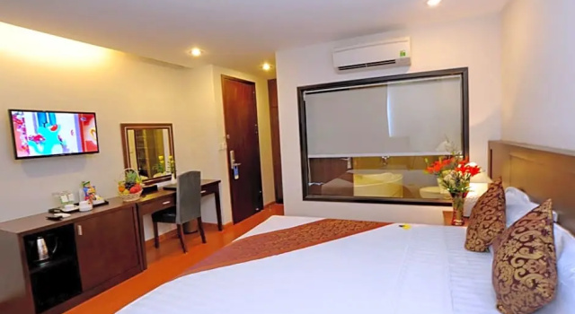 Двухместный номер Deluxe с балконом и с видом на море Hanoi Golden Hotel