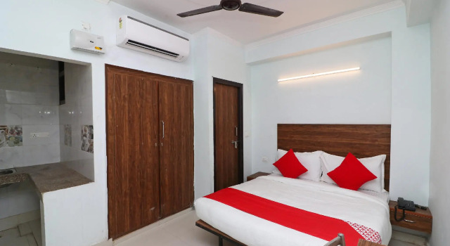 OYO Flagship 39600 Sathguru Residency