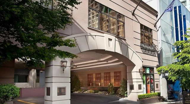 Кровать в общем номере The Paramount Hotel