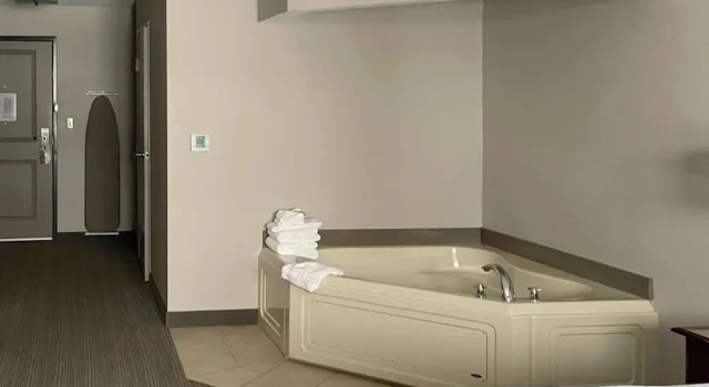 Двухместный люкс Country Inn & Suites by Radisson, Houghton, MI