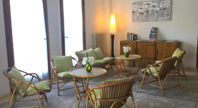 Hôtel Cap Soleil, Забронировать Отель Отели в центре Кавалер-сюр-Мер с завтраком, отели в центре Кавалер-сюр-Мер с завтраком
