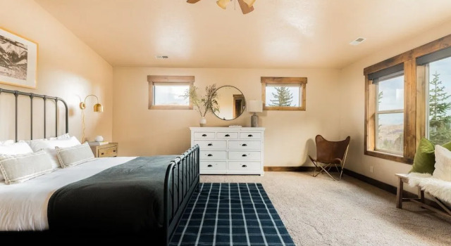 Parley by AvantStay Gorgeous Rustic Cabin w Mtn Views & Hot Tub, Varaa Lomakoti Summit Park 