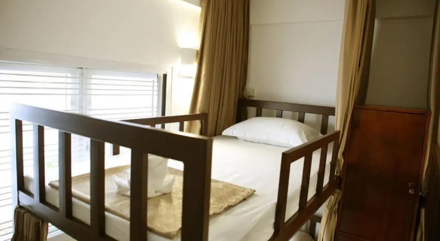 Кровать в общем номере Les Fleurs Bangkok Hostel