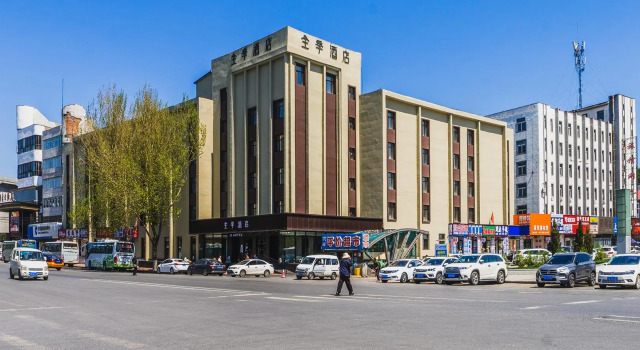Ji Hotel Tonghua Railway Station Plaza, Varaa Hotelli Tonghua Jilin