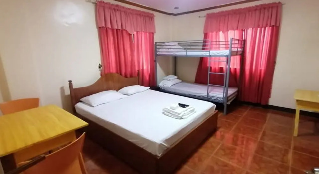 OYO 879  Lauriens Budget Hotel 2