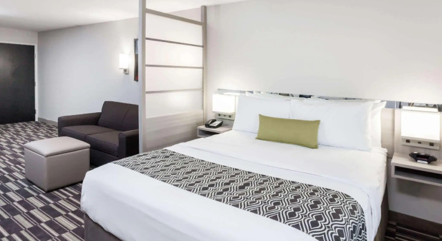 Двухместный люкс Microtel Inn & Suites by Wyndham West Fargo Near Medical Center