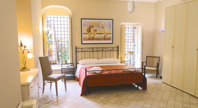 Palazzo Artale Holiday Homes, Забронировать Отель Отели Палермо с парковкой, рядом с Кафедральный собор, Парковка