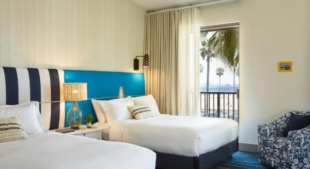 Четырёхместный номер Premium oceanfront Kimpton Shorebreak Huntington Beach Resort by IHG