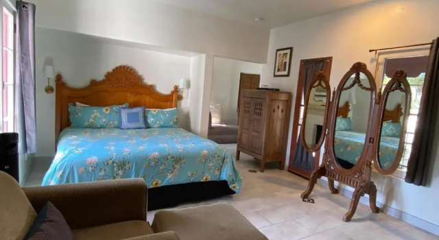 Люкс с балконом Villa Rosa Inn