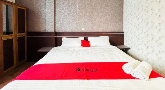 Люкс RedDoorz @ Best Hotel Jalan Dr. Sutomo Siantar