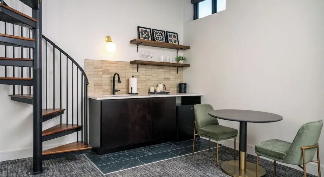 Апартаменты The Promissory Hotel