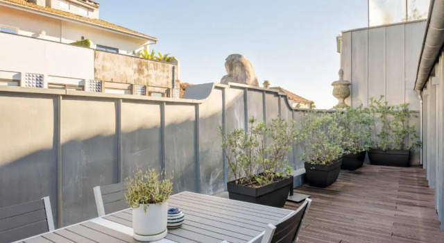 Апартаменты Deluxe Catarina Serviced Apartments by HostWise