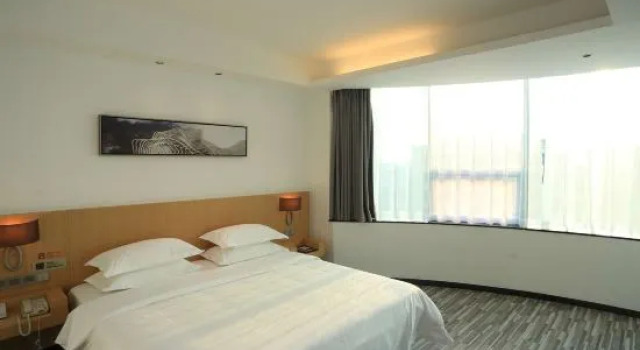Люкс Luxury Jtour Inn Shenzhen Fuyong Hesha Road
