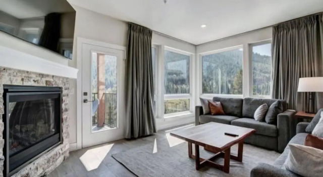 Clearwater Lofts Luxury 1 Bed Condo Near Lakeside Village