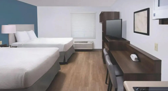 Четырёхместный люкс WoodSpring Suites Rochester Greece