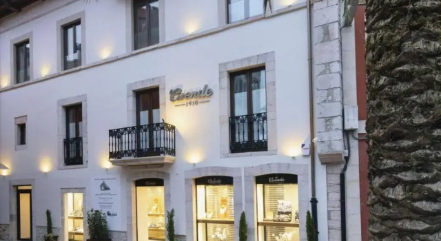 Apartamentos Centro Llanes, Prenota Appartamento Hotel a Asturie con parcheggio, Parcheggio