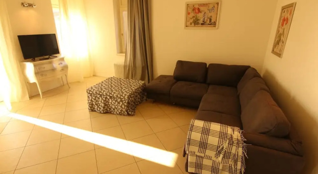 The charmant apartment with lake view