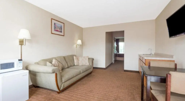 Doppel Suite 1 Schlafzimmer Howard Johnson by Wyndham Springfield