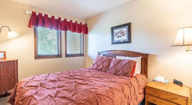 111 Corinthian Circle Unit H by Summit County Mountain Retreats, Rezerwuj Hotel Hotele w Dillon z parkingiem, Parking