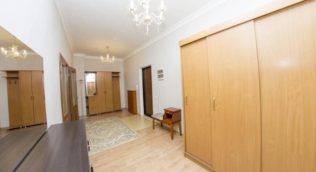 Svetlaya Kvartira v ZhK Nursaya, Rezerwuj Apartament Astana Kazachstan