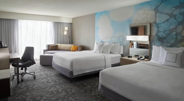 Номер Standard с красивым видом из окна Courtyard by Marriott Toronto Airport