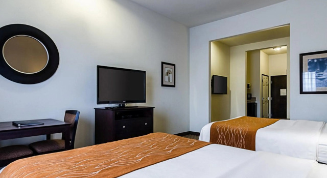 Comfort Inn & Suites Lawrence - University Area