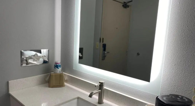 Четырёхместный номер Standard AmericInn by Wyndham Viroqua
