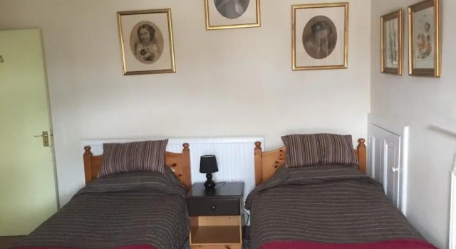 Hillview Guest House, Забронировать Гостевой дом Нортгемптон Нортгемптоншир, рядом с Гольф-клуб "Больница Св. Эндрю"