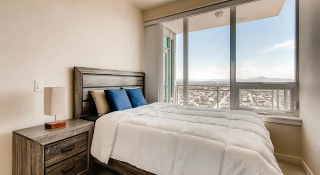 Highrise 2 BR Prime Spectacular Views
