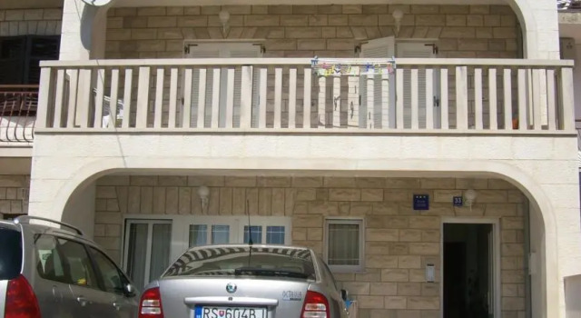 Rooms Milenko Opacak, Забронировать Гостевой дом Отели Макарска с парковкой, Парковка